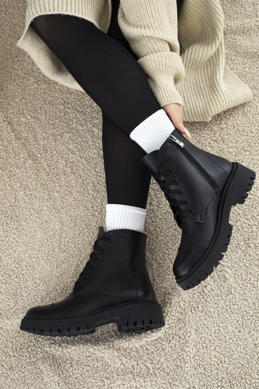 Жіночі чорні черевики з натуральної шкіри на овчині та низькому ходу, фото 1