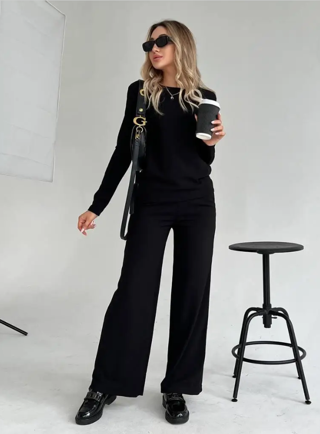 Гарний жіночий літній костюм з брюками палаццо чорний класичний трикотажний костюм із широкими штанами, фото 1