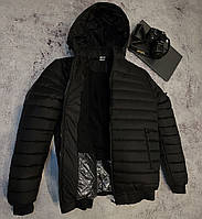 Мужская куртка зимняя дутая теплая на флисе с капюшоном черная. Фото в живую