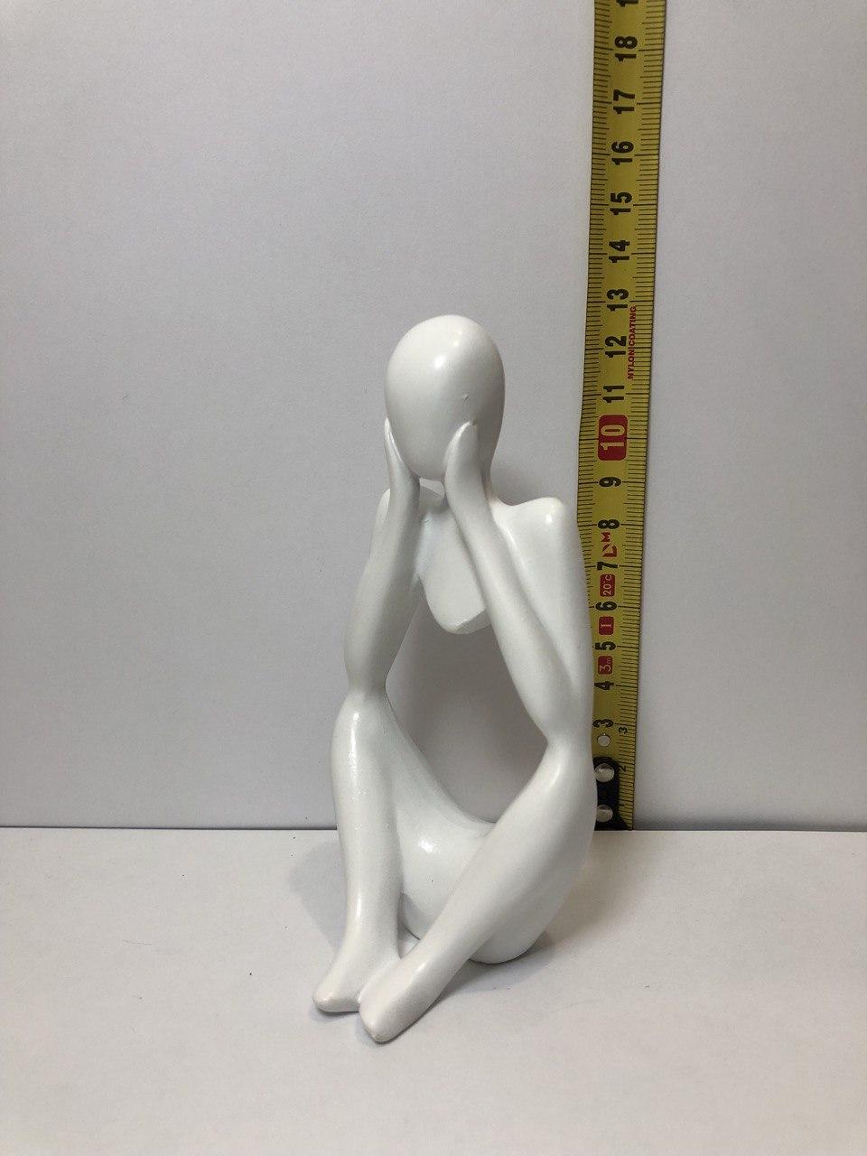 Мінімалістична абстрактна статуетка з каніфолю білого кольору