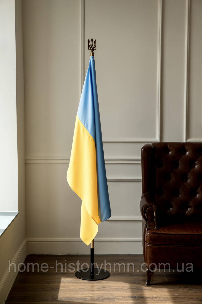 Набір для одного прапора, тримач підлоговий, прапор України двосторонній габардин, держак 2 м, наконечник Тризуб