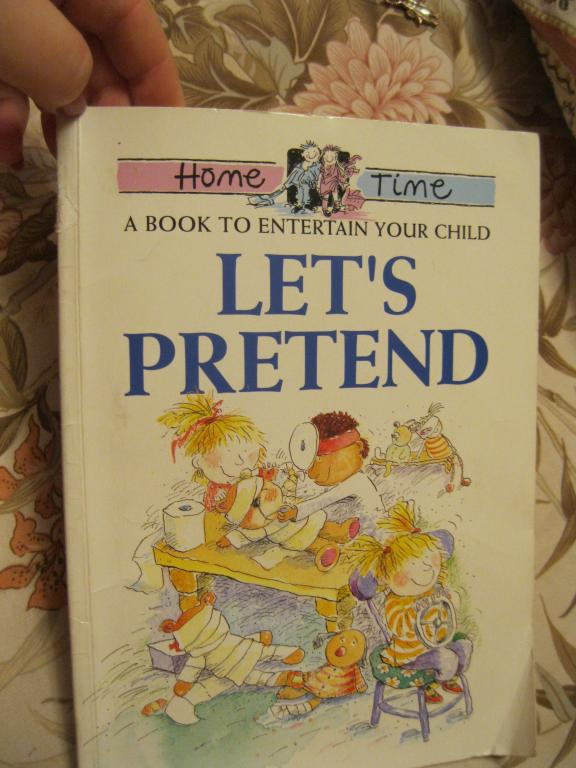 Книга. англійською мовою LETS PRETEND, що розвивається