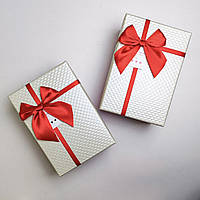Коробка подарункова з червоним бантом 18х12х6,5, коробка пакувальна