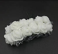 Роза латексная с фатином . Колір білий.