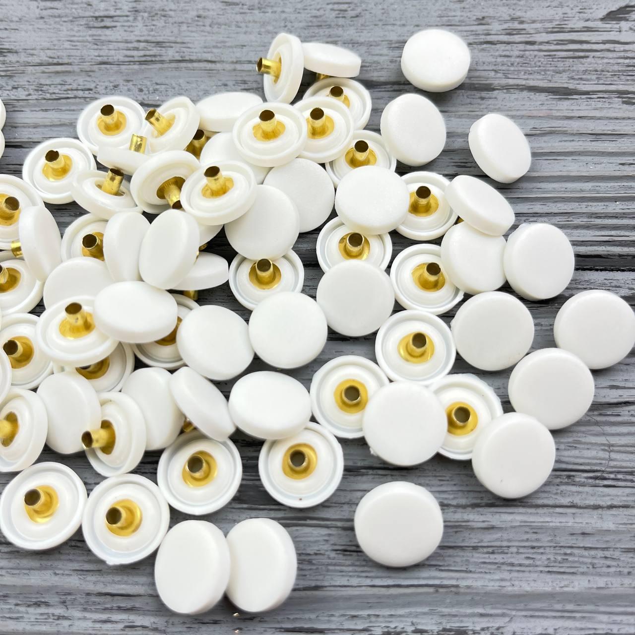 Кнопка пластиова 12 мм Біла (у пакованні 50 штук)