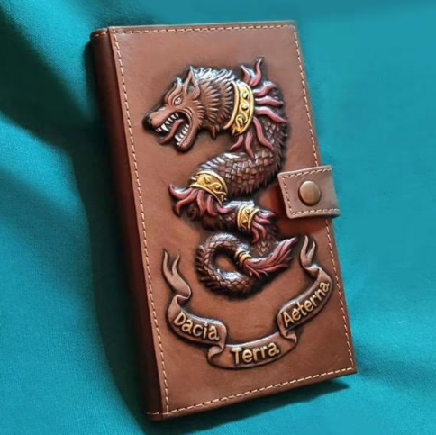 Гаманець місткий на кнопці "Дакійський дракон" з натуральної шкіри ручна робота