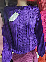 Теплий в'язаний светр з узором косичкою в кольорах