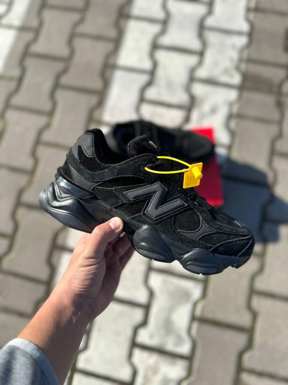 Жіночі кросівки New Balance 9060 Triple Black (с мехом) U9060BPM