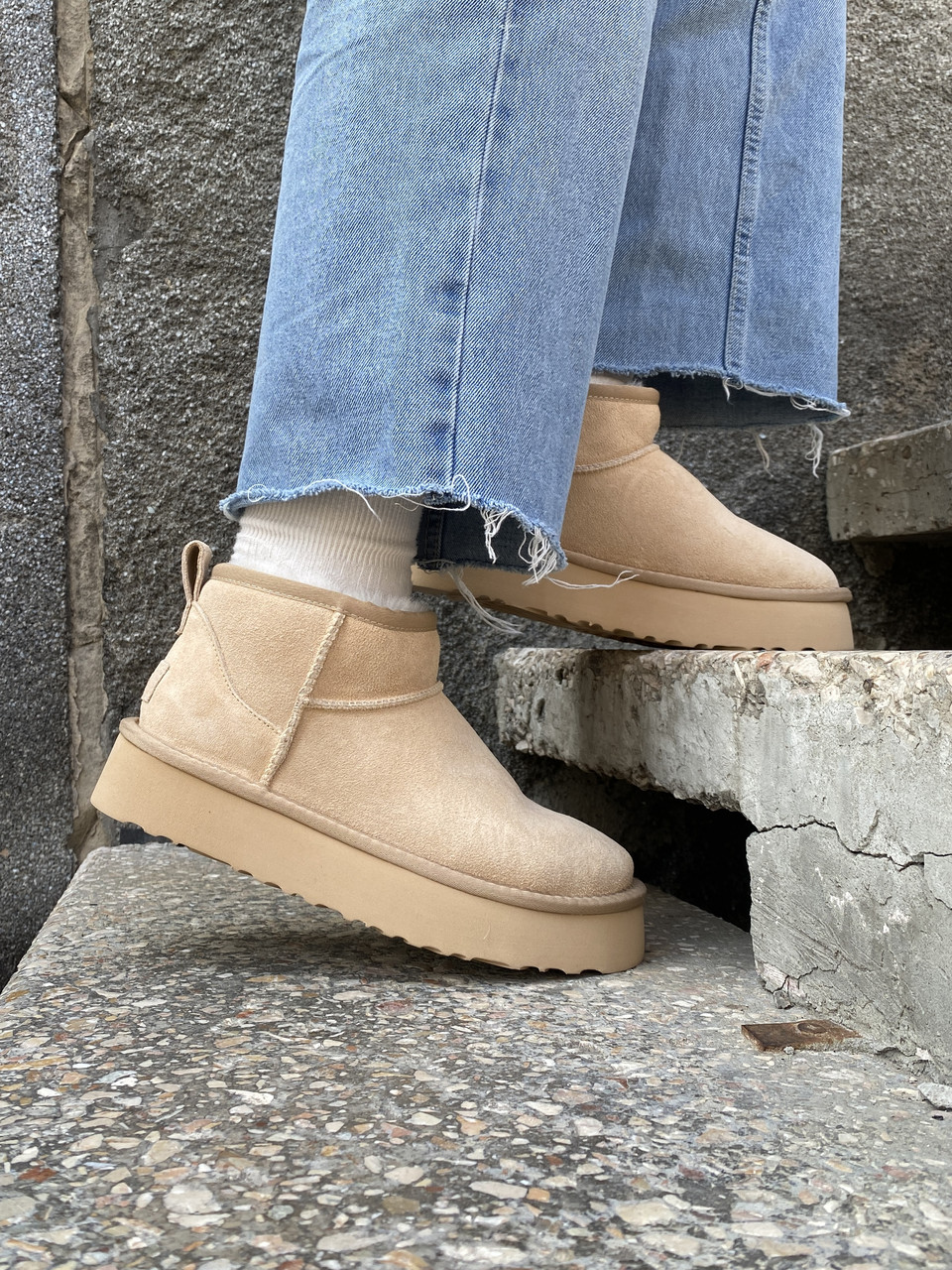 Жіночі угги UGG Classic Ultra Mini Platform Boot Sand 1135092-SAN, фото 1