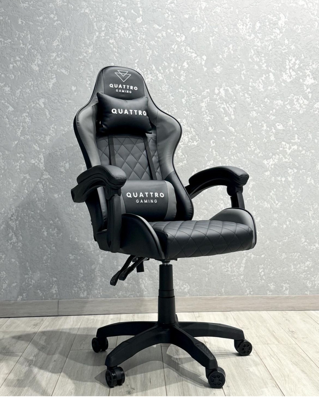 Крісло геймерське Quattro Gaming чорно-сіре ігрове комп'ютерне