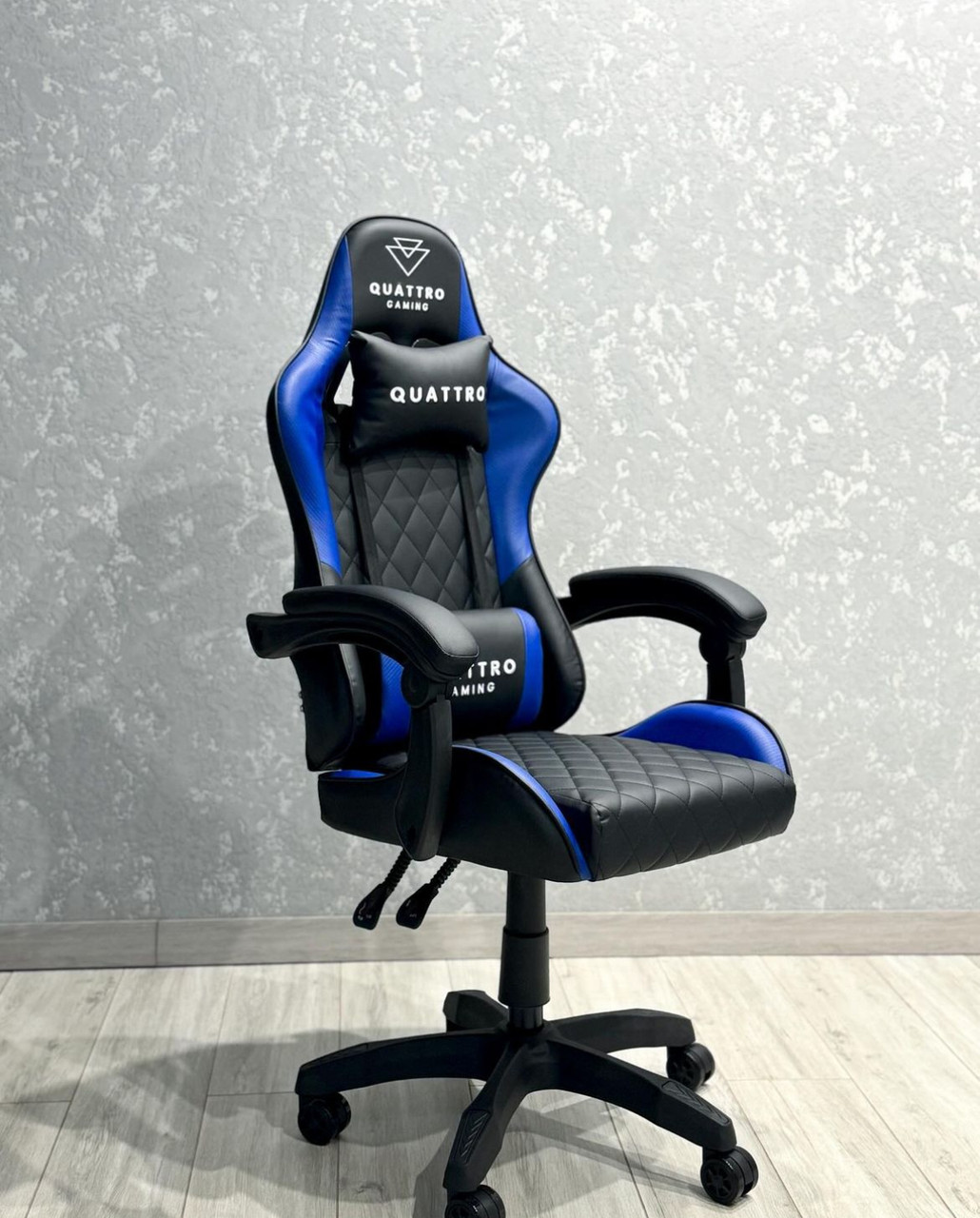 Крісло геймерське Quattro Gaming чорно-синє ігрове комп'ютерне