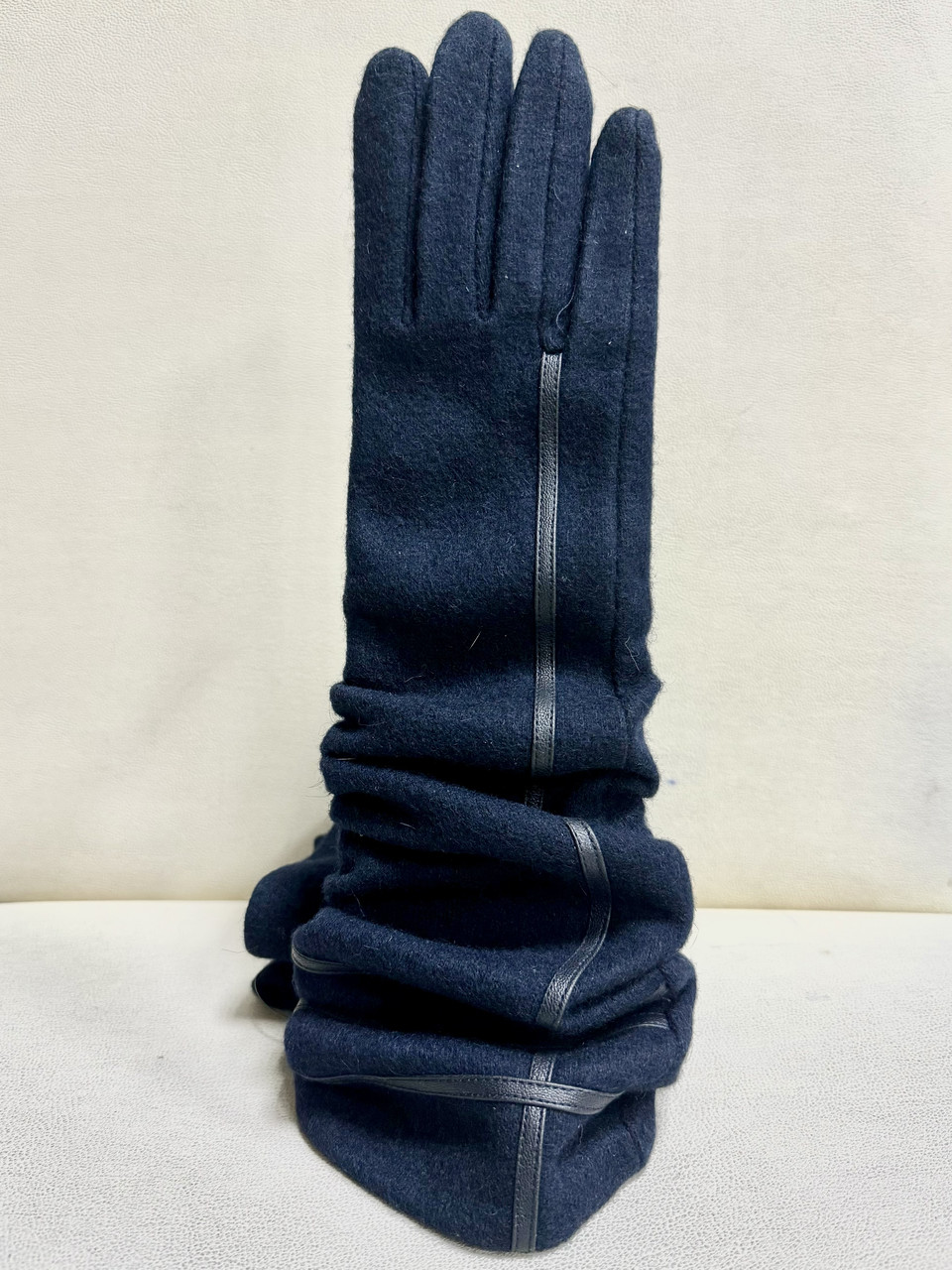 Перчатки женские высокие из валяной шерсти c элементами из кожи цвет кашемир, фото 1