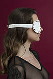 Маска на очі з заклепками Feral Feelings - Blindfold Mask, натуральна шкіра, біла, фото 2