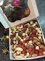 Подарочные наборы орехов и сухофруктов