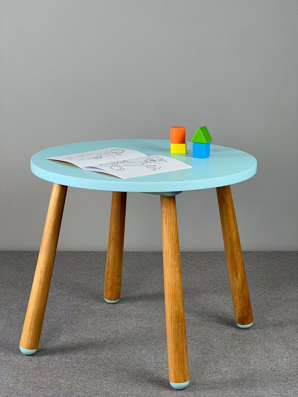 Круглий столик для хлопчика "Монтессорі" з натурального дерева Блакитний