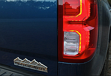 Металева емблема HIGH COUNTREY - 12.4 x 3.9 cm Хром Чорний напис, фото 3