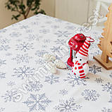 Новорічна лляна бавовняна скатертина 110х150 см на обідній стіл "Сніжинки сірі на білому", фото 4