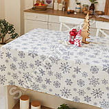 Новорічна лляна бавовняна скатертина 110х150 см на обідній стіл "Сніжинки сірі на білому", фото 3