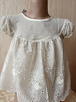 Дитяча ошатна біла сукня з батиста на малечу 1-2 роки