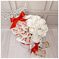 Букет белых роз из мыла. Подарок любимой на день рождения. Букет из конфет и цветов.