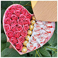 Коробка сердцем с конфетами и розами на 8 марта / Бокс на день рождение для любимой\ Оригинальный подарок