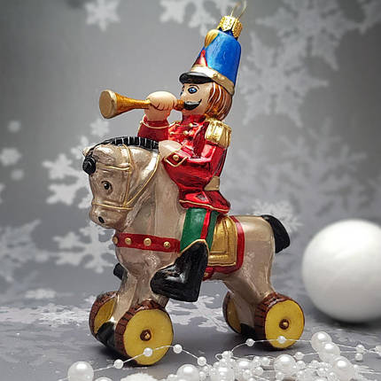 Скляна ялинкова іграшка солдат на лошадке Komozja Family Santa Claus, фото 1
