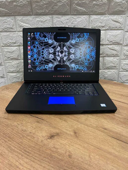 Ноутбук  Dell Alienware 15 R3 15.6" FHD IPS i5 7300HQ 8Gb SSD 256Gb GTX 1050Ti Б/В, фото 1