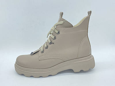 Зимові черевики. Украина. Розміри: чорна шкіра (42), чорна замша (41, (41, 42, 43), бежева шкіра (41, 42).