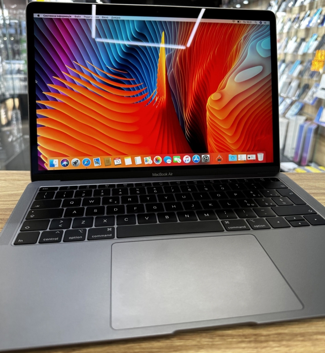 Ноутбук: MacBook Air 13 2019 i5/8/128Gb Space Gray A1932.MacBook