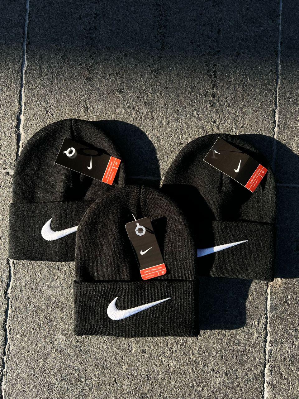 Чоловіча зимова шапка Nike чорна з закотом принт вишивка Найк, фото 1