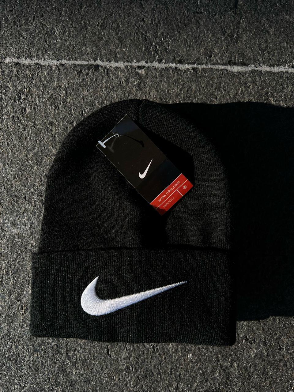 Чоловіча зимова шапка Nike чорна з закотом принт вишивка Найк, фото 1