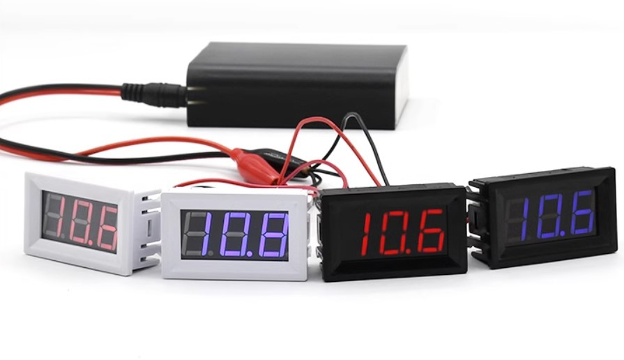 Вольтметр XH-B105 DC зі звуковою індикацією (червоні цифри) 4-50 В