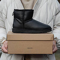 Женские стильные угги UGG Mini Black Leather (черные) модная зимняя обувь 1621 Угги