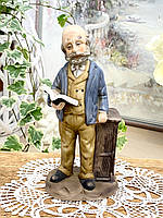 Фарфоровая статуэтка дедушки с книгой, фарфор, фарфор, бисквит, винтаж, привезена из Германии