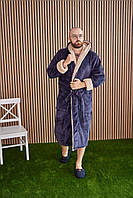 Домашний мужской халат . Двухцветный махровый халат с капюшоном и карманами