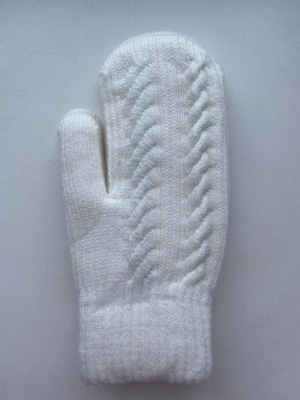 Теплі чудові жіночі рукавиці з красивими візерунками на зиму