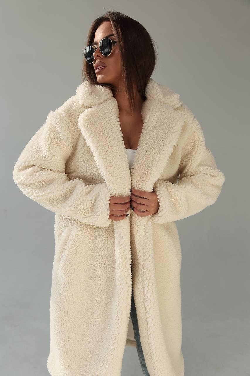 Шуба жіноча тепла з еко хутра застібається на гачки та дві бічні кишені Gvk2150