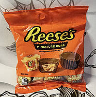 Шоколадні цукерки REESE'S miniature cups з арахісовою пастою