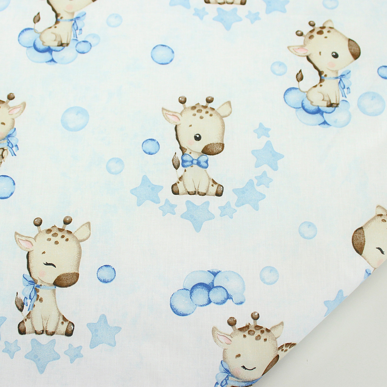 Бязь "Малюки жирафи" у кошиках та блакитних зірках на білому тлі № М-3178, фото 1