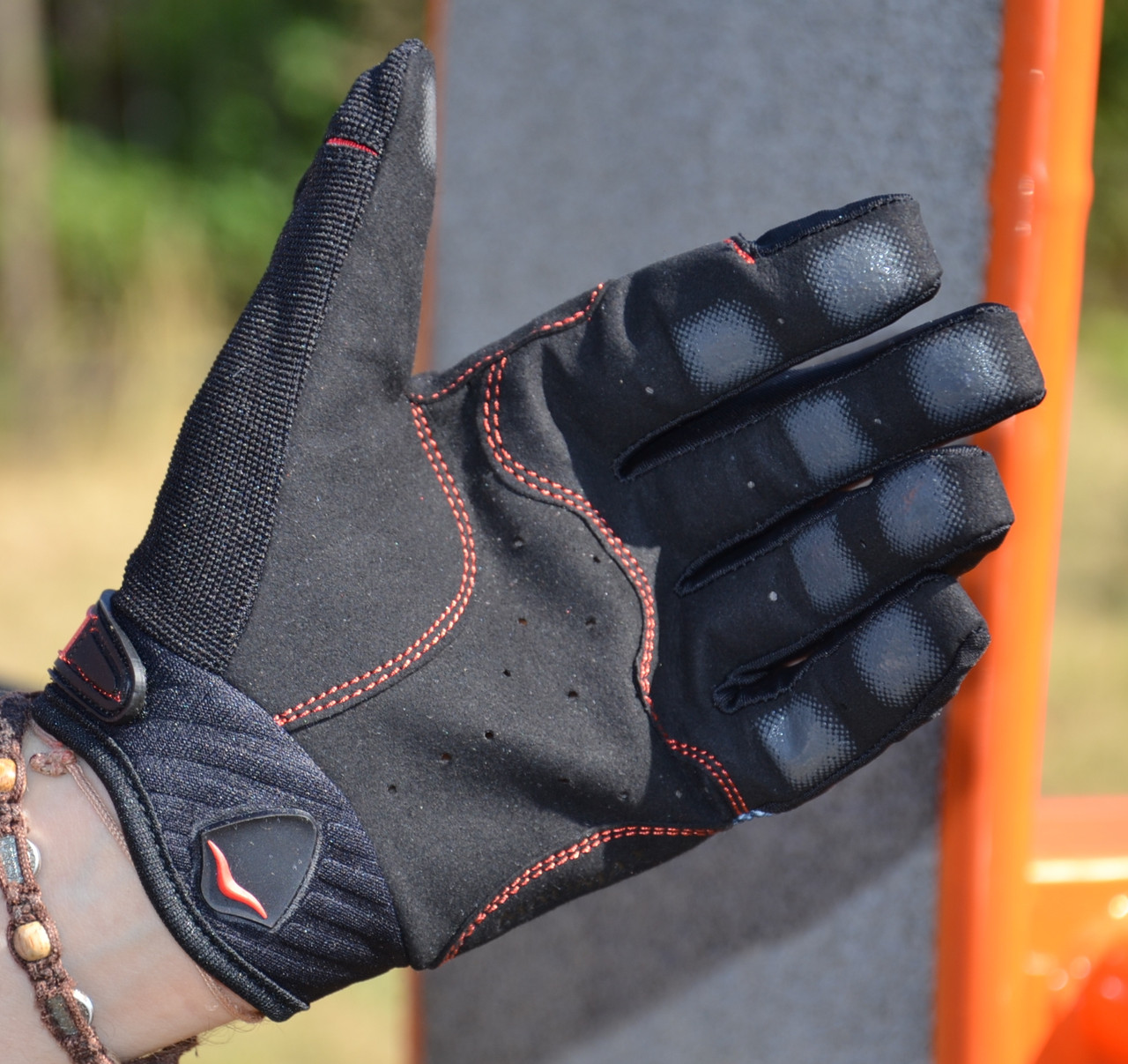 Перчатки для фитнеса MadMax MXG-102 X Gloves Black/Grey/White M - фото 4 - id-p1936373950