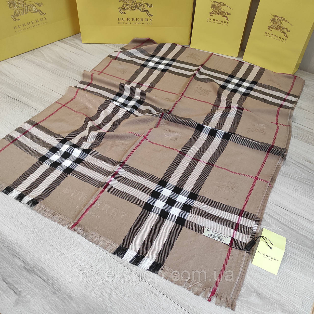 Палантин Burberry мокко