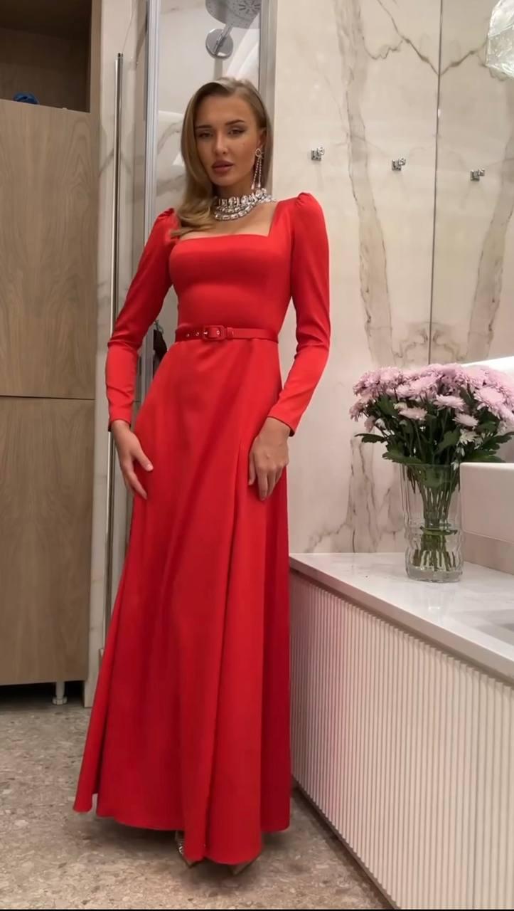 Жіноча вечірня червона сукня у підлогу з високим вирізом на ніжці