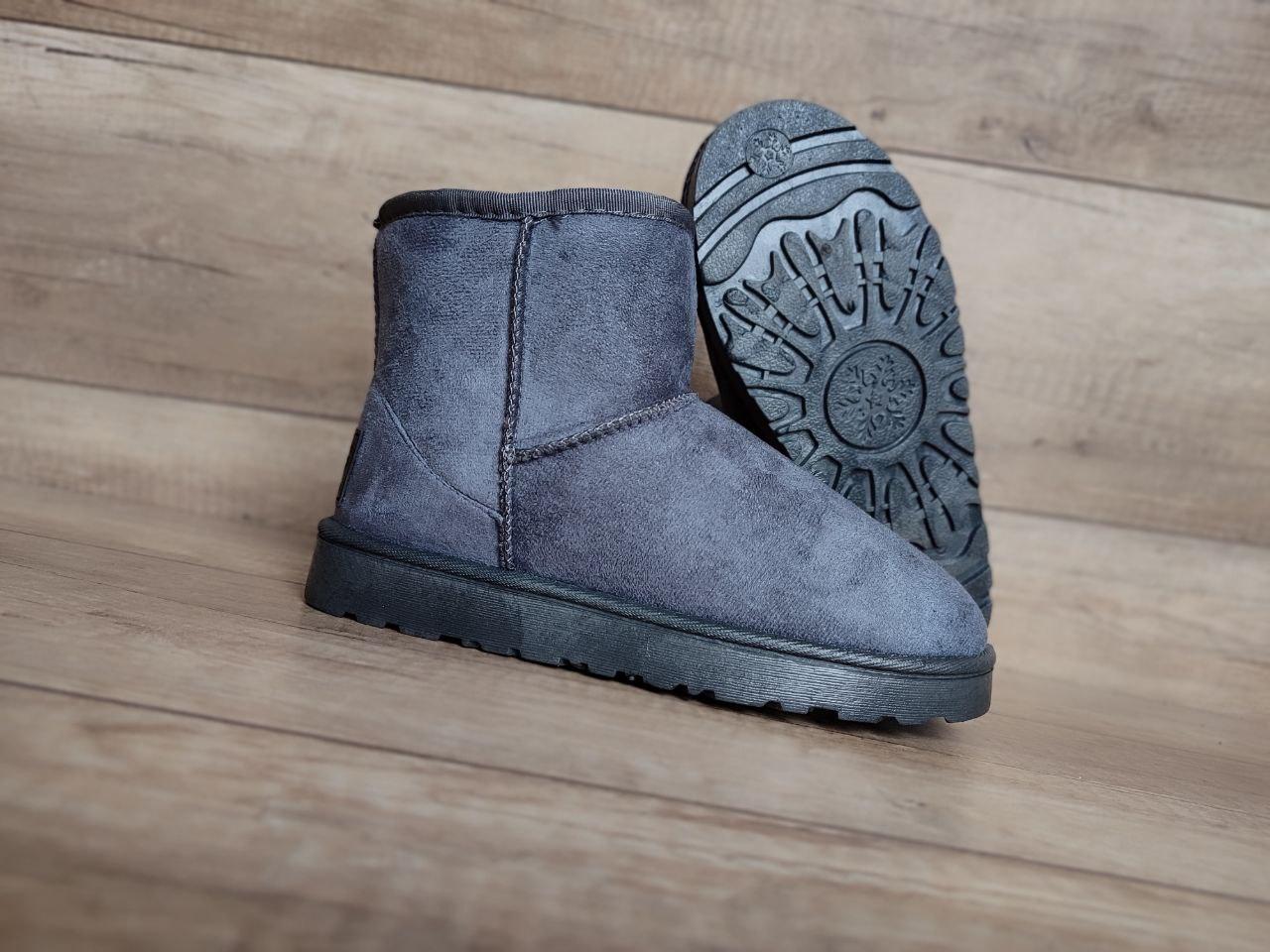 Короткі сірі замшеві уггі жіночі UGG