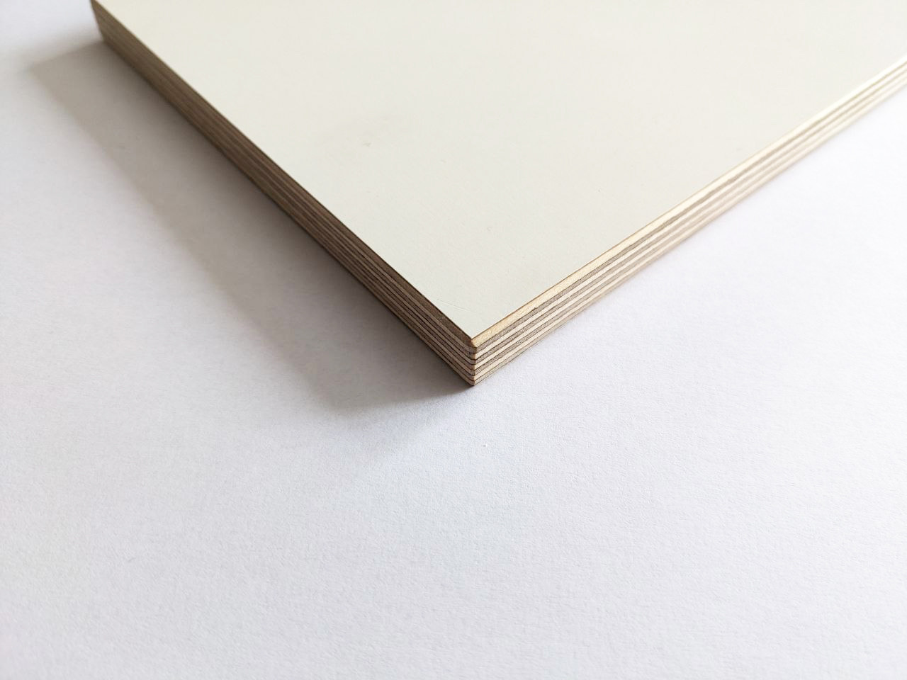 Фанера ламінована 6.5 мм біла гладка-гладка 1250х2500 мм Латвія, фото 1