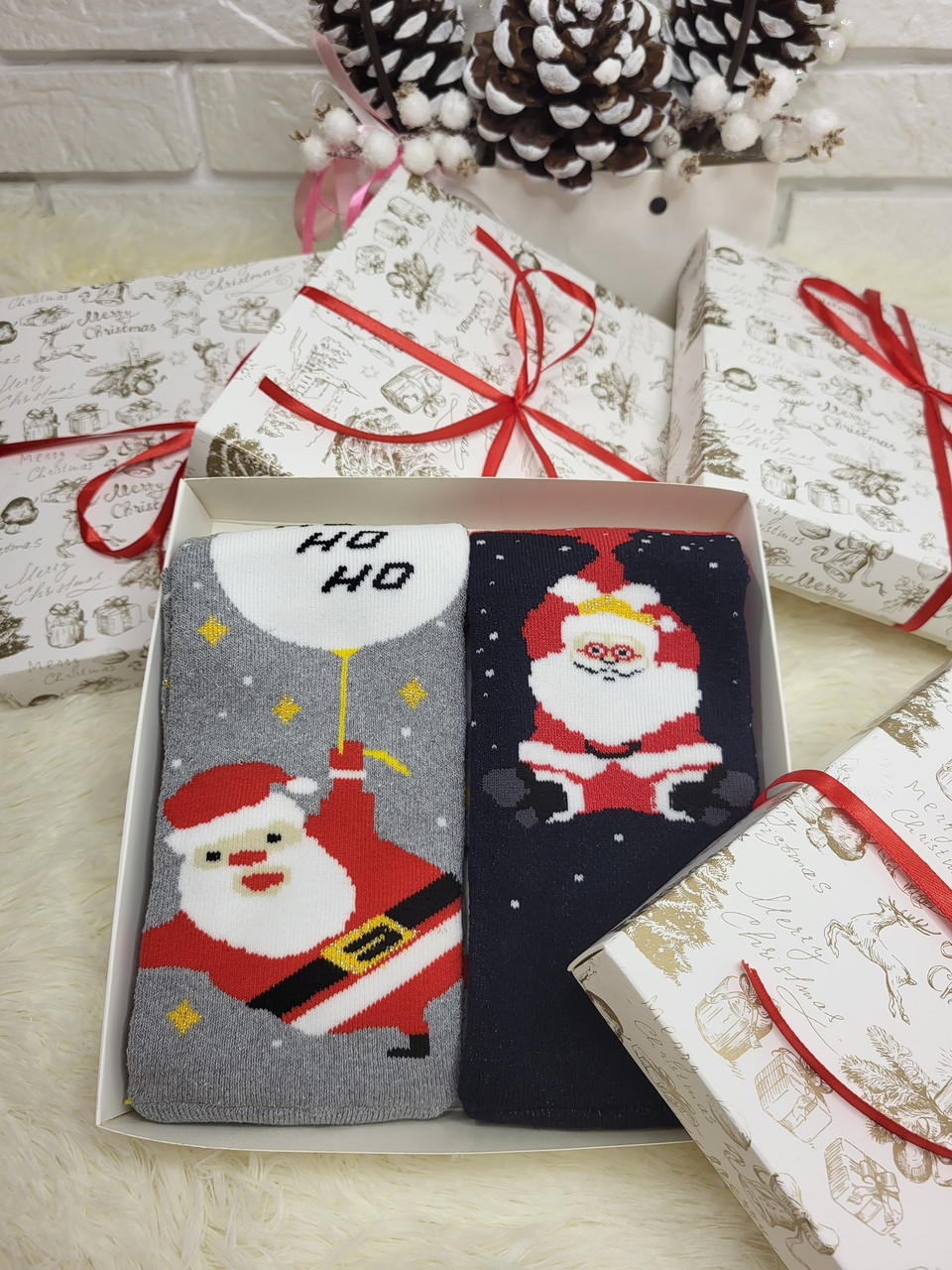 Подарункові набори зимових шкарпеток на Новий рік. Шкарпетки махрові на подарунок у коробці