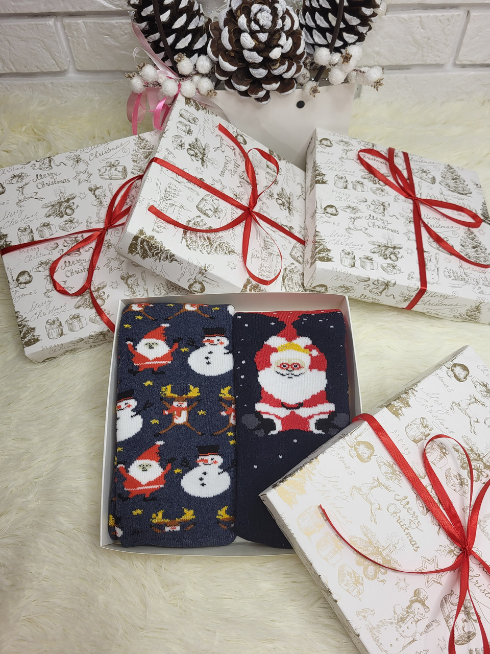 Набори Подарункові теплих шкарпеток на Новий рік. Шкарпетки махрові на подарунок у коробці