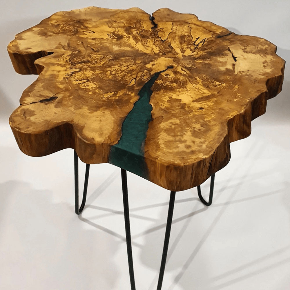 Фігурний журнальний столик ручної роботи з натурального дерева Граба, Дизайнерський стіл з епоксидною смолою