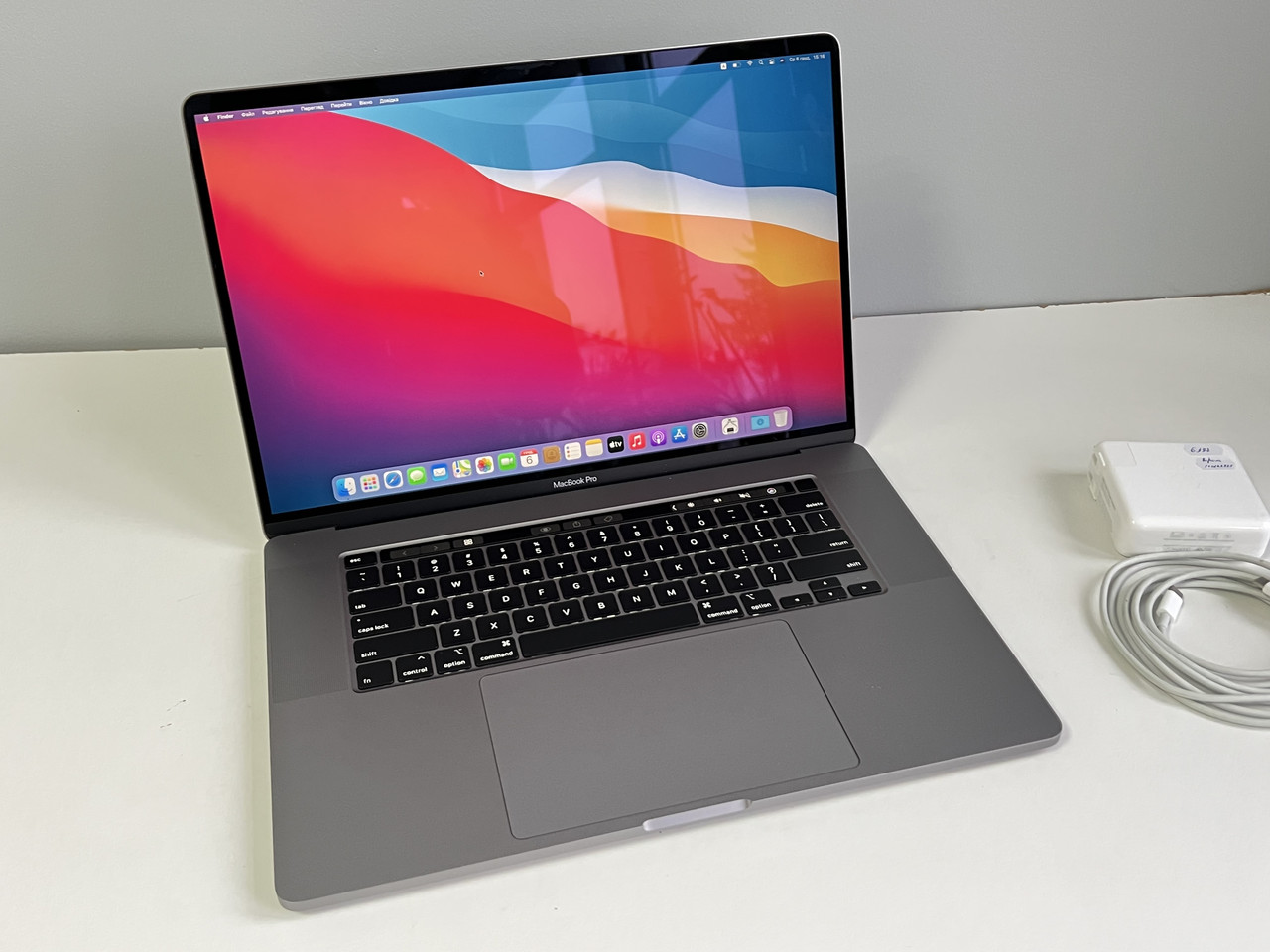 Ноутбук Apple Macbook Pro 16 2019 A2141 Touchbar i9 2.4 GHz 16GB RAM 1TB SSD Radeon Pro 5500M Оригінал!