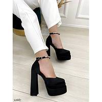 Атласні жіночі туфлі на високих підборах чорного кольору.