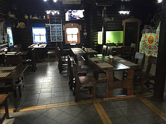 Деревянная мебель в интерьере ресторана "ХАТА GRILL" по трассе Киев-Житомир 2